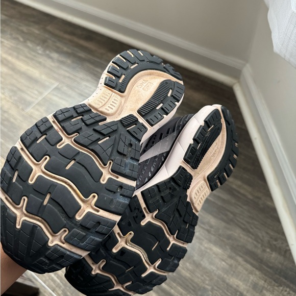 Brooks Ghost 13 black white 9 - Picture 7 of 8